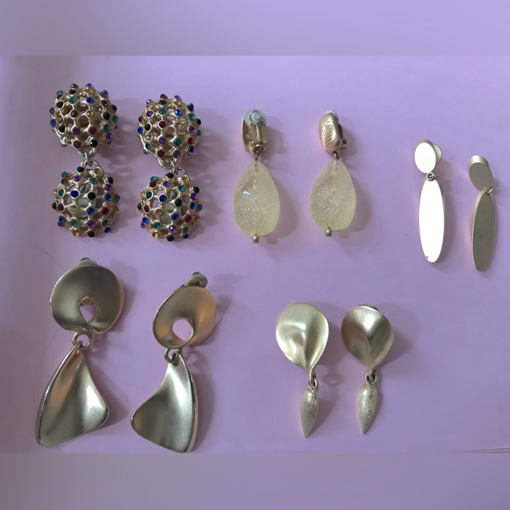 Vintage 80/90’s clip on costume earrings.